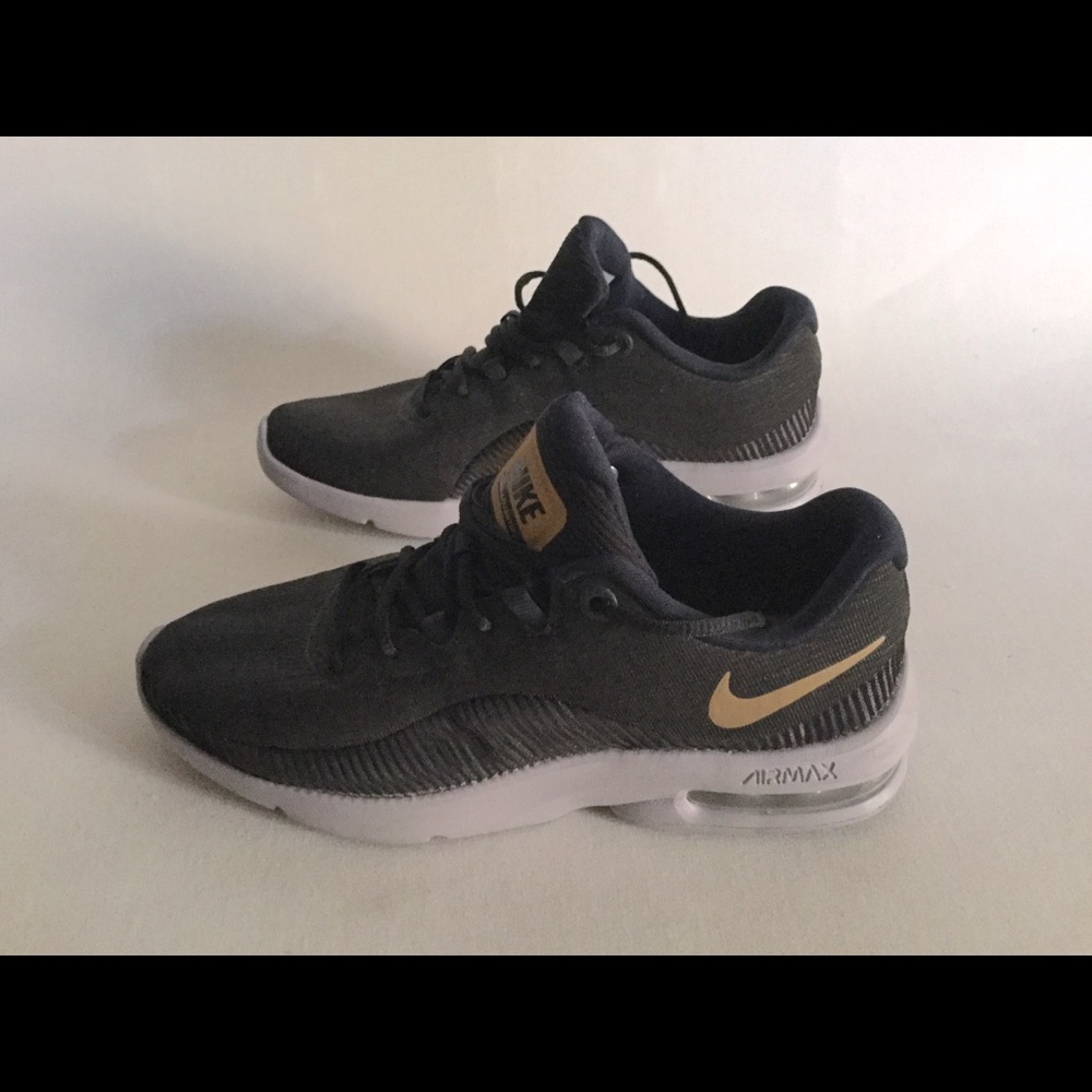 NIKE ‘Air Max’ Black/Navy Blue/Gold SZ 6.